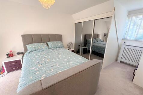 Bedroom 1a.jpg