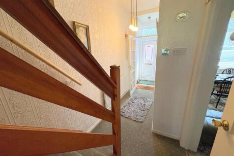 Hallway b.jpg