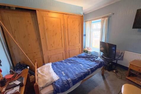 Bedroom 2a.jpg