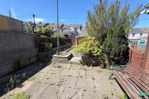 Rear Garden b.jpg
