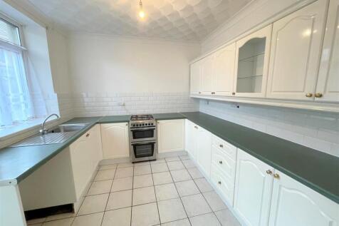 Kitchen a.jpg