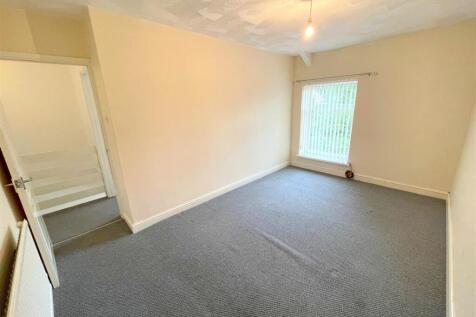 Bedroom 1b.jpg