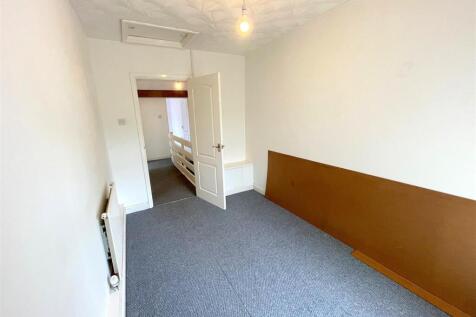 Bedroom 3b.jpg