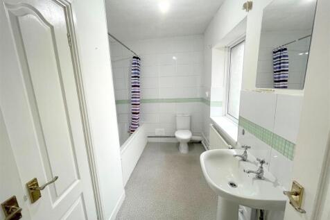 Bathroom a.jpg