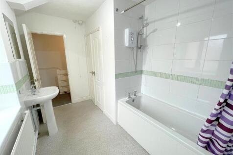 Bathroom b.jpg