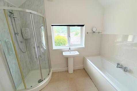 Bathroom a.jpg