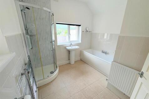 Bathroom c.jpg