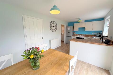 Kitchen b.jpg