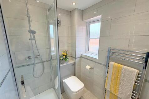 Ensuite c.jpg