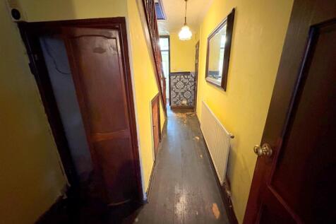 Hallway b.jpg