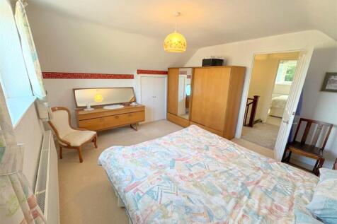 Bedroom 1b.jpg