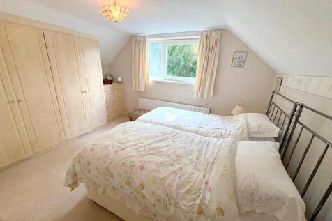 Bedroom 2a.jpg
