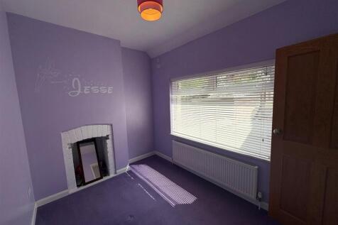 Bedroom 3b.jpg