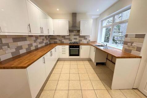 Kitchen a (edit).jpg