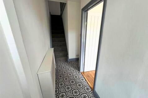 Hallway a (edit).jpg