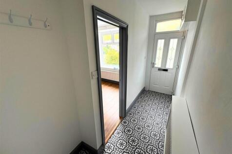 Hallway c (edit).jpg