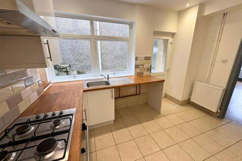 Kitchen e (edit).jpg