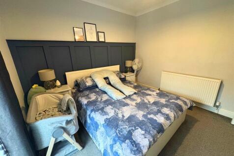 Bedroom 1d (edit).jpg