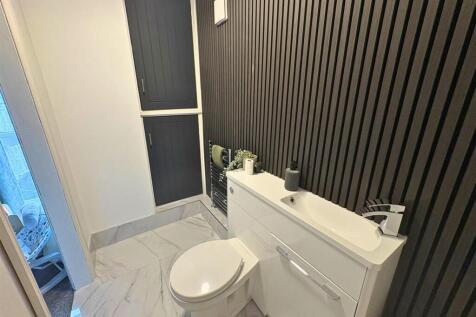 En-suite Cloakroom