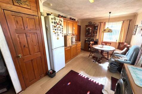 Kitchen f.jpg