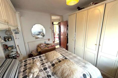 Bedroom 1c.jpg