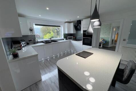 Kitchen e.jpg