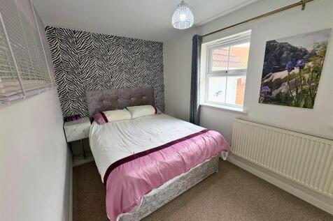 Bedroom 2a (edit).jpg