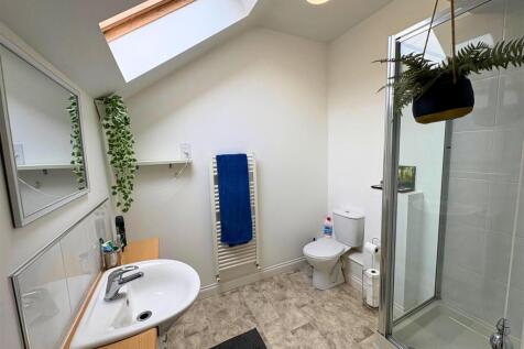 Ensuite 2a (edit).jpg