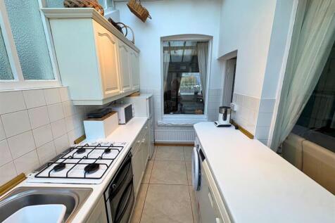 Kitchen b (edit).jpg