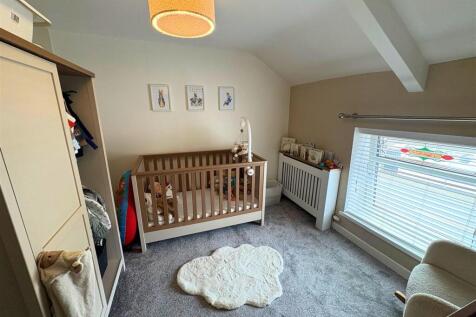 Bedroom 1b (edit).jpg