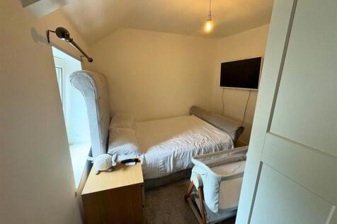 Bedroom 2c (edit).jpg