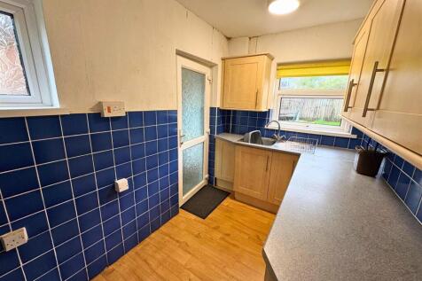 Kitchen a (edit).jpg