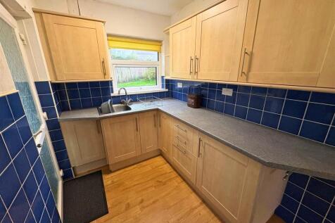 Kitchen b (edit).jpg