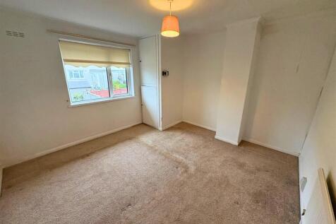 Bedroom 1a (edit).jpg