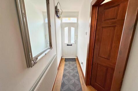 Hallway b (edit).jpg