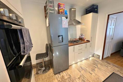 Kitchen e (edit).jpg