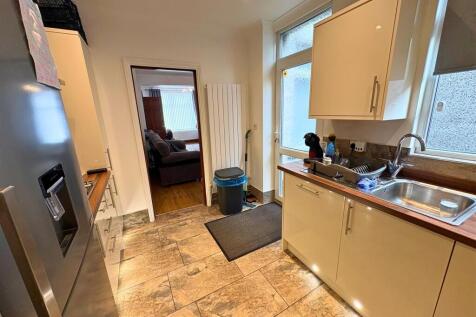 Kitchen g (edit).jpg