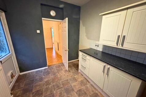 Kitchen c (edit).jpg