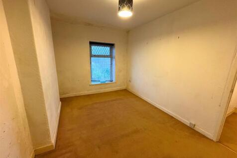 Bedroom 1b (edit).jpg