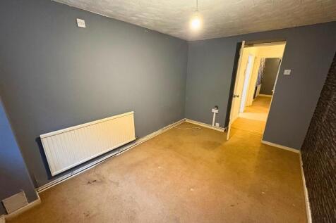 Bedroom 2b (edit).jpg