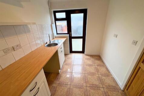 Kitchen d (edit).jpg