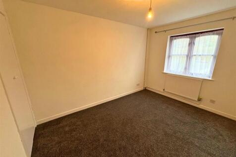 Bedroom 1a (edit).jpg