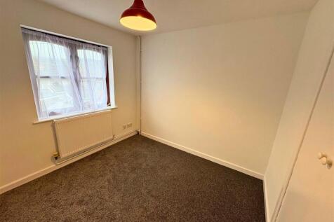 Bedroom 2a (edit).jpg