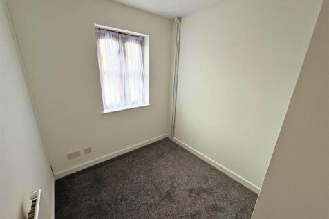 Bedroom 3a (edit).jpg