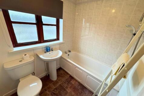 Bathroom a (edit).jpg