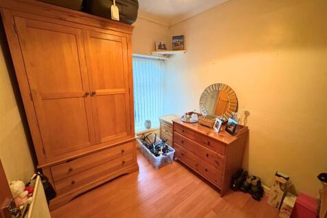 Bedroom 3a (edit).jpg