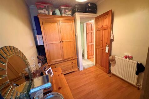 Bedroom 3c (edit).jpg