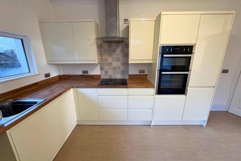 Kitchen e (edit).jpg