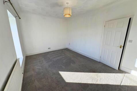 Bedroom 1b (edit).jpg