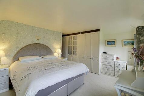 Bedroom One (1).jpg
